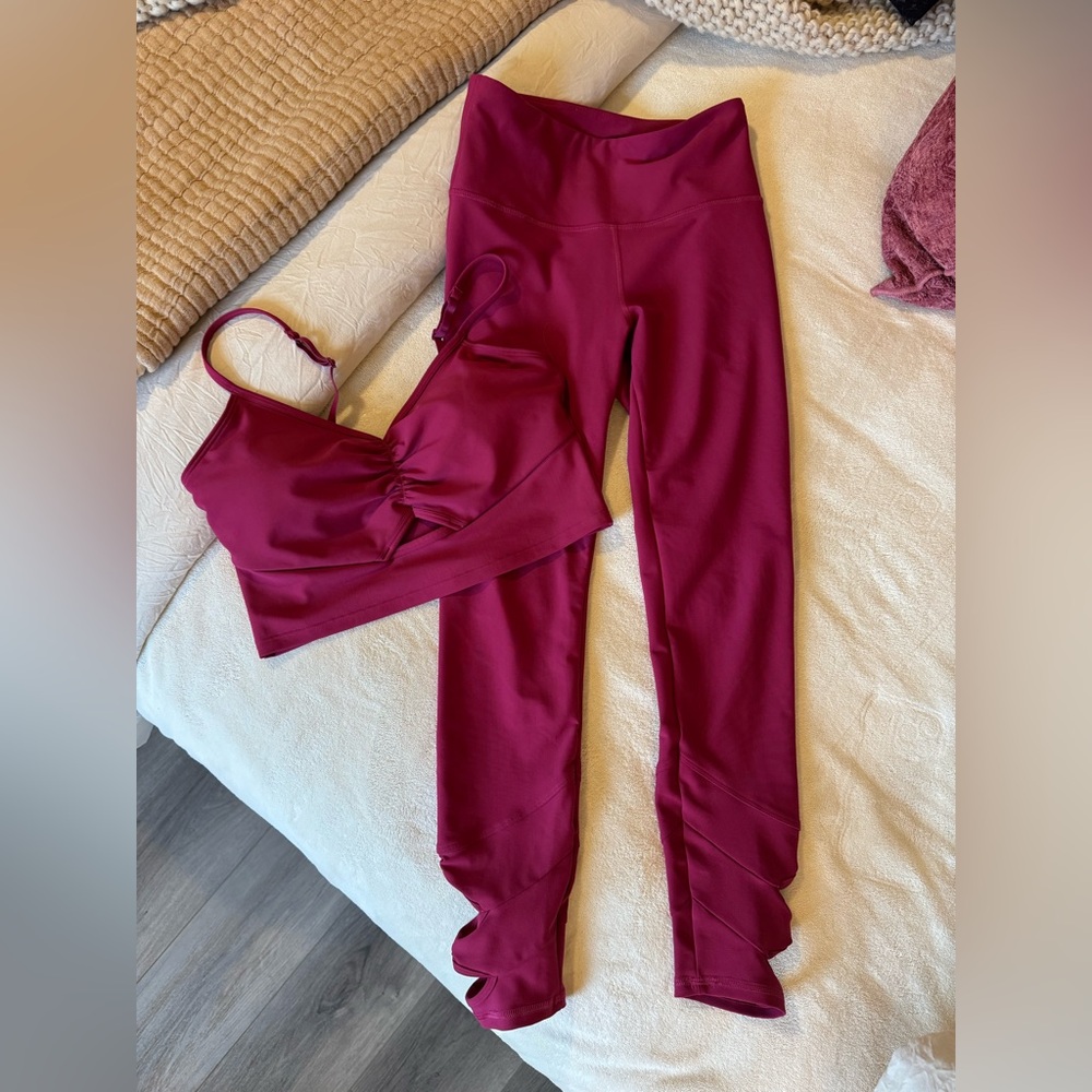 OLD NAVY BERRY MATCHING ACTIVE SET - POWERSOFT HR LEGGINGS AND LIGHT SUPPORT BRA